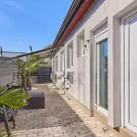 1 Neu Apartament