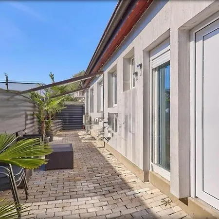 Neu Apartment *